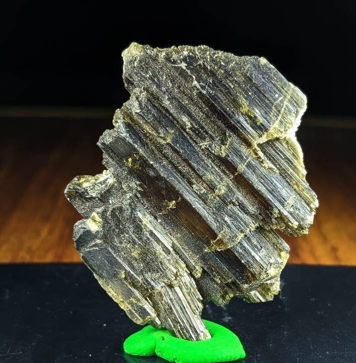 ARSAA GEMS AND MINERALSNatural fine quality beautiful 15.2 gram terminated faden green epidote crystal with wonderful structure - Premium  from ARSAA GEMS AND MINERALS - Just $30.00! Shop now at ARSAA GEMS AND MINERALS