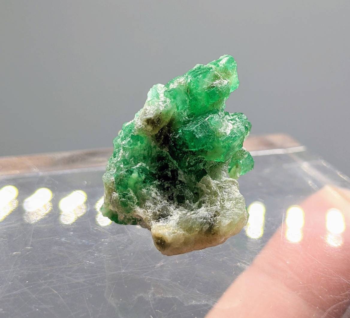 ARSAA GEMS AND MINERALSEmerald cluster green natural 8.6 grams terminated from Swat Pakistan - Premium  from ARSAA GEMS AND MINERALS - Just $150.00! Shop now at ARSAA GEMS AND MINERALS